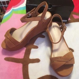 Torrid Genuine Leather Crisscross Platform Sz 12.5